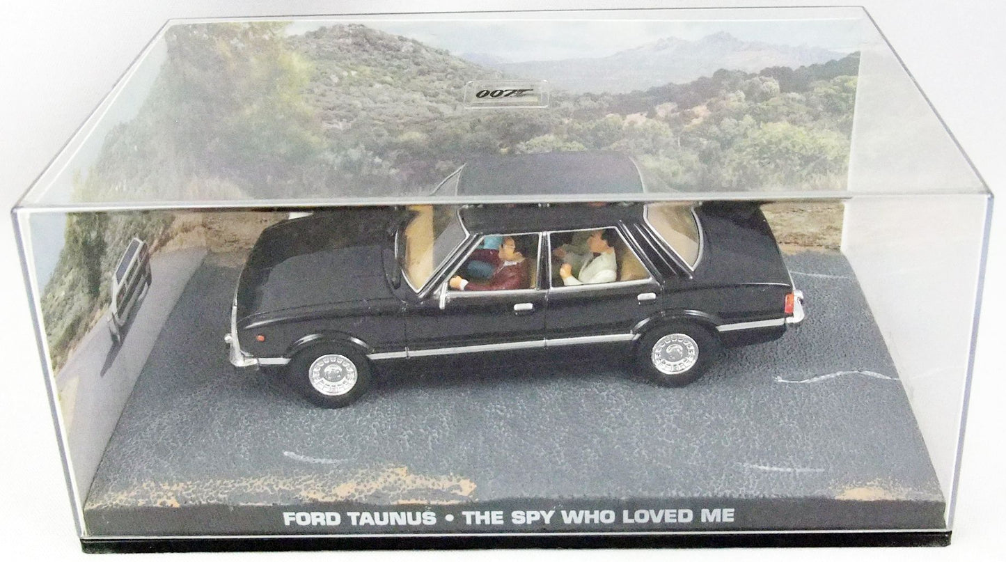 Ford Taunus cu 4 figurine - The spy who loved me cu vitrina plexiglass - 1/43 Altaya