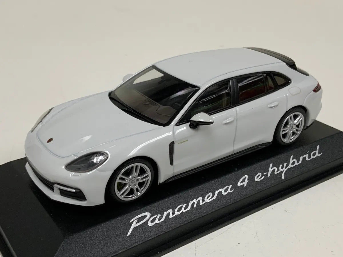 Porsche Panamera 4 e-hybrid alb - 1/43 Minichamps