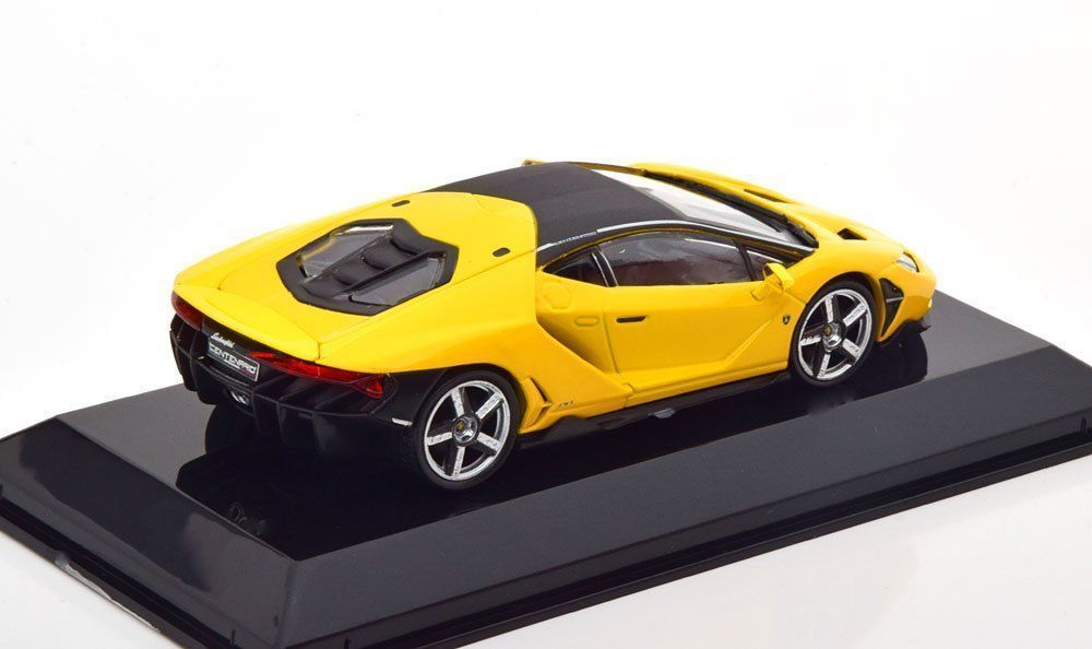 Lamborghini Centenario 2016 cu vitrina plexiglass - 1/43 Altaya