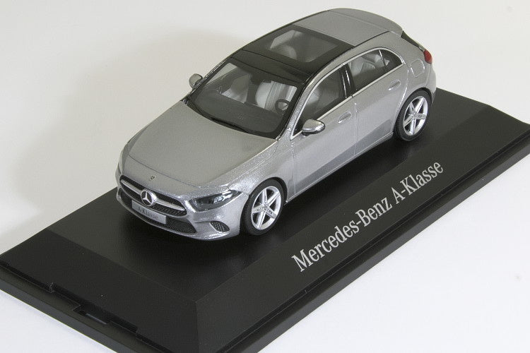 Mercedes A-Klasse gri cu vitrina plexiglass - 1/43 Herpa