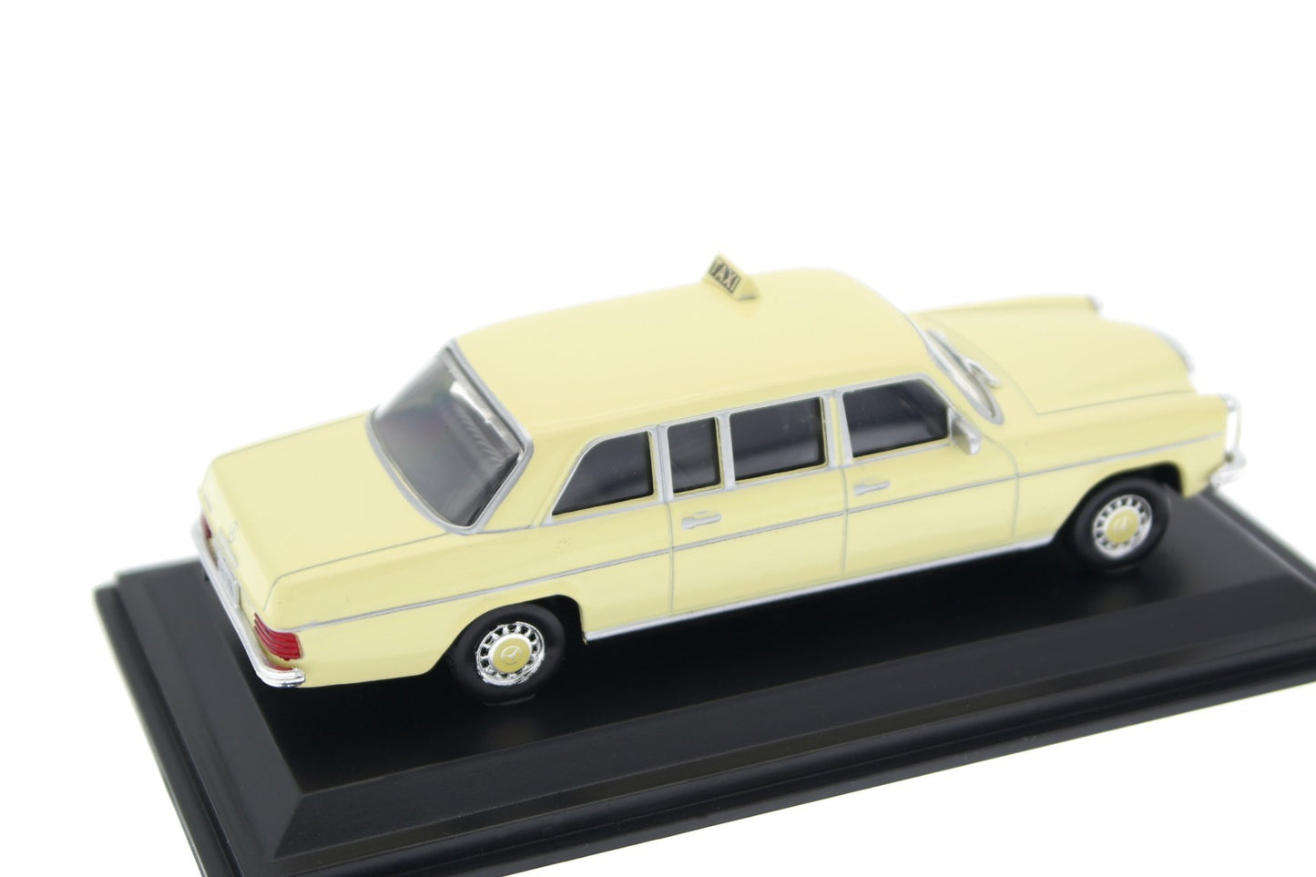 Mercedes-Benz W123 240D Frankfurt 1977 - 1/43 Altaya