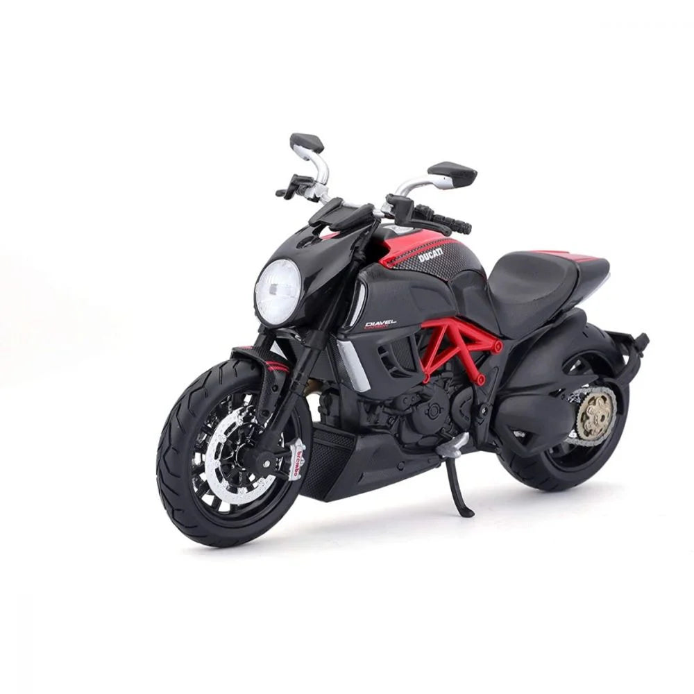 Motocicleta Ducati Diavel Carbon - 1/12 Maisto