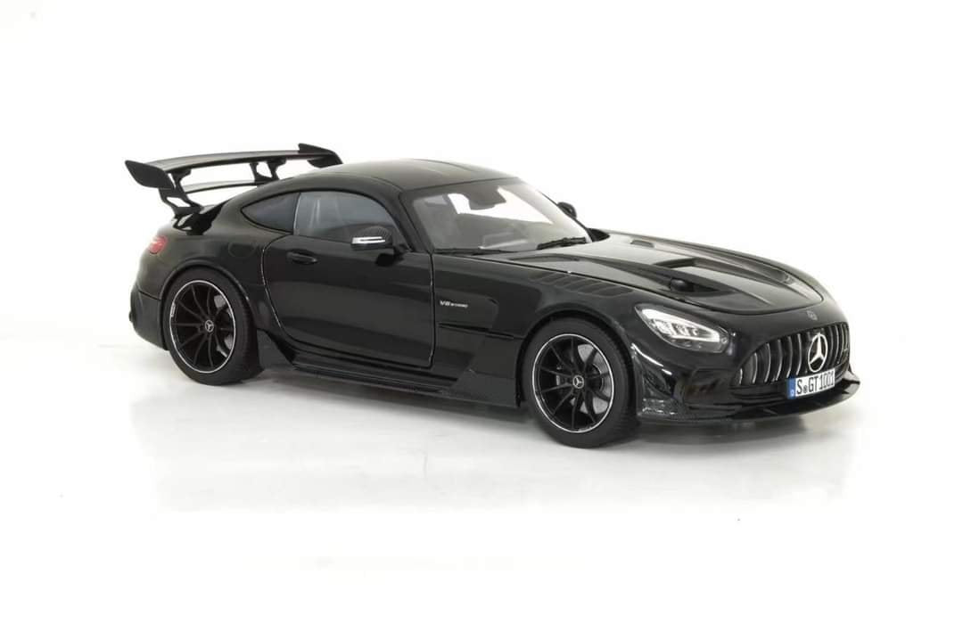 Mercedes Amg GT Black Series 2020 1/300 pcs - 1/18 Minichamps