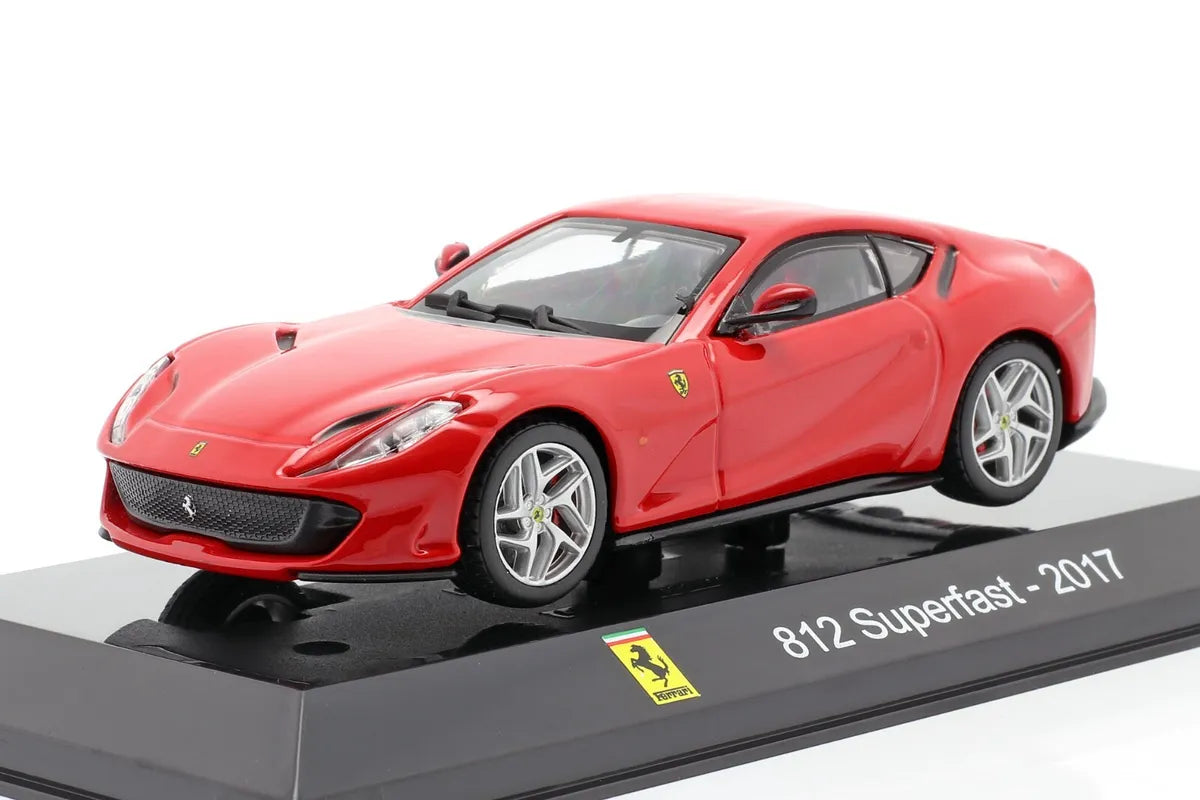 Ferrari 812 Superfast 2017 cu vitrina plexiglass - 1/43 Altaya.