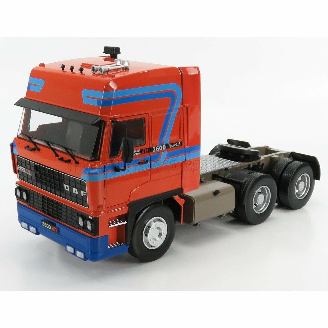 Camion DAF 3600 SpaceCab 1986 orange/bleu - 1/18 ROAD KINGS