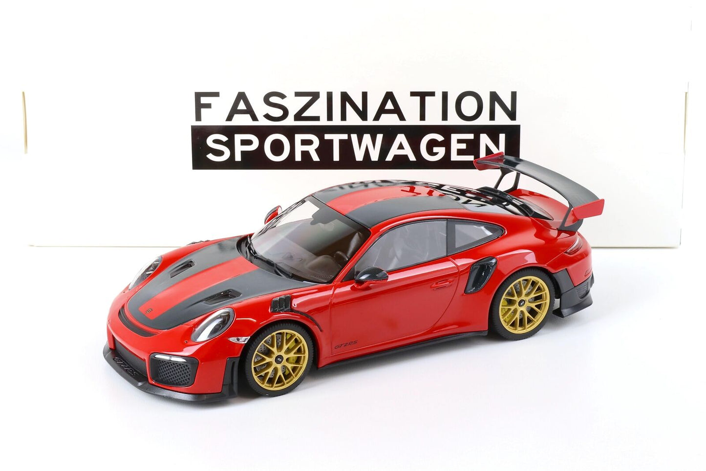 Porsche GT2 RS 2018 rosu/negru/auriu 1/300pcs - 1/18 Minichamps