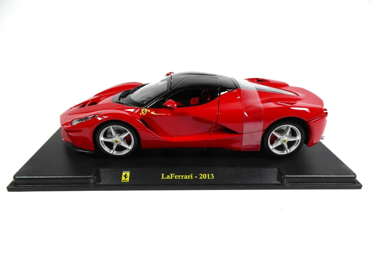 Macheta LaFerrari 2013 rosu cu vitrina plexiglass - 1/24 Bburago