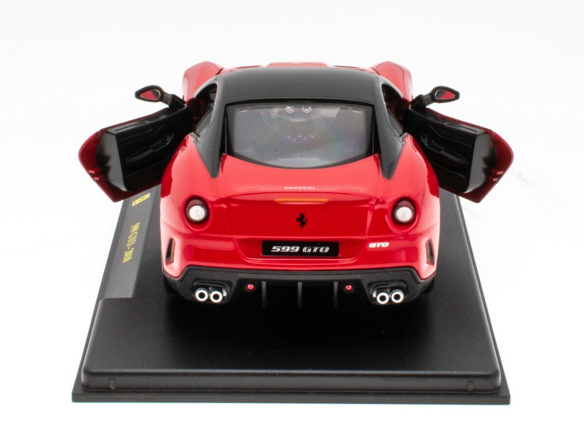 Ferrari 599 GTO 2010 cu vitrina plexiglass - 1/24 Bburago