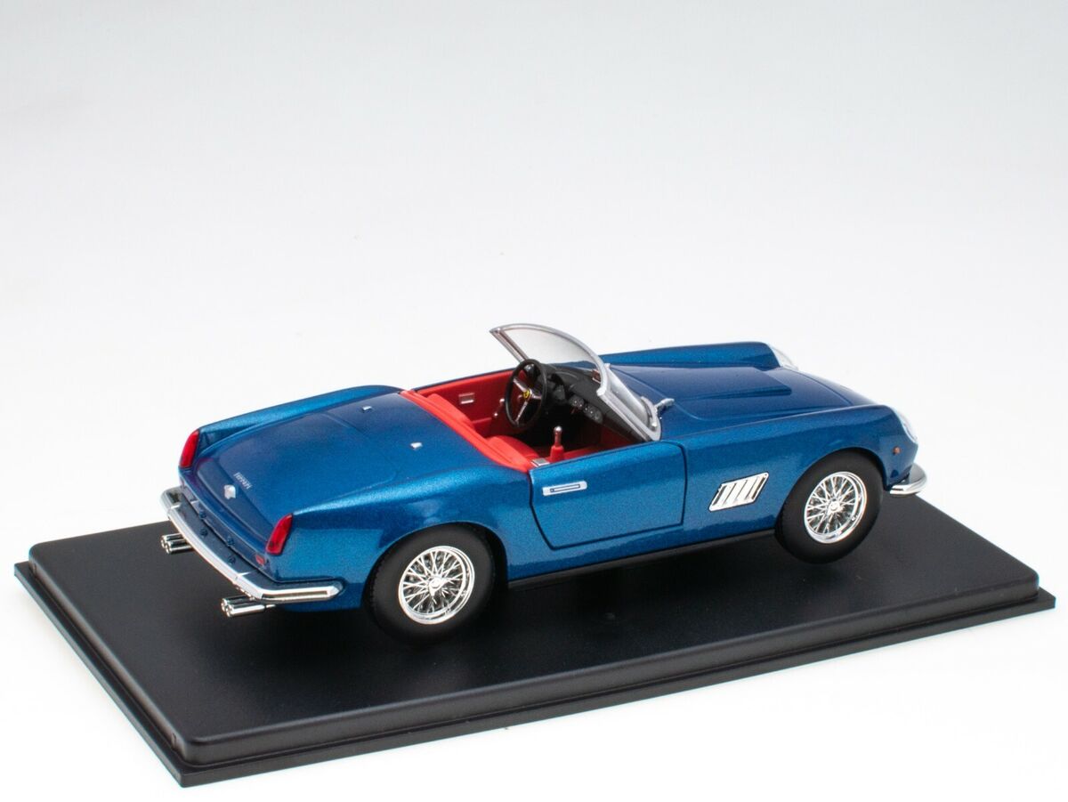 Ferrari 250 California 1957 cu vitrina plexiglass - 1/24 Bburago