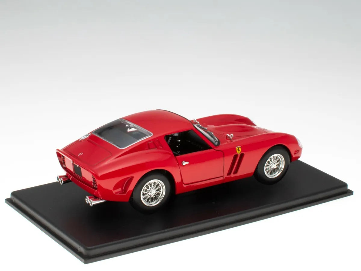 Ferrari 250 GTO 1962 cu vitrina plexiglass - 1/24 Bburago