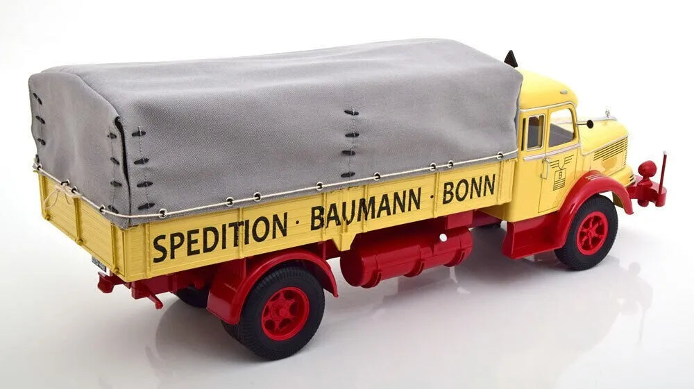 Camion Krupp Titan SWL 80 flatbed truck Baumann with tarp 1950-54 crem/rosu - 1:18 Road Kings