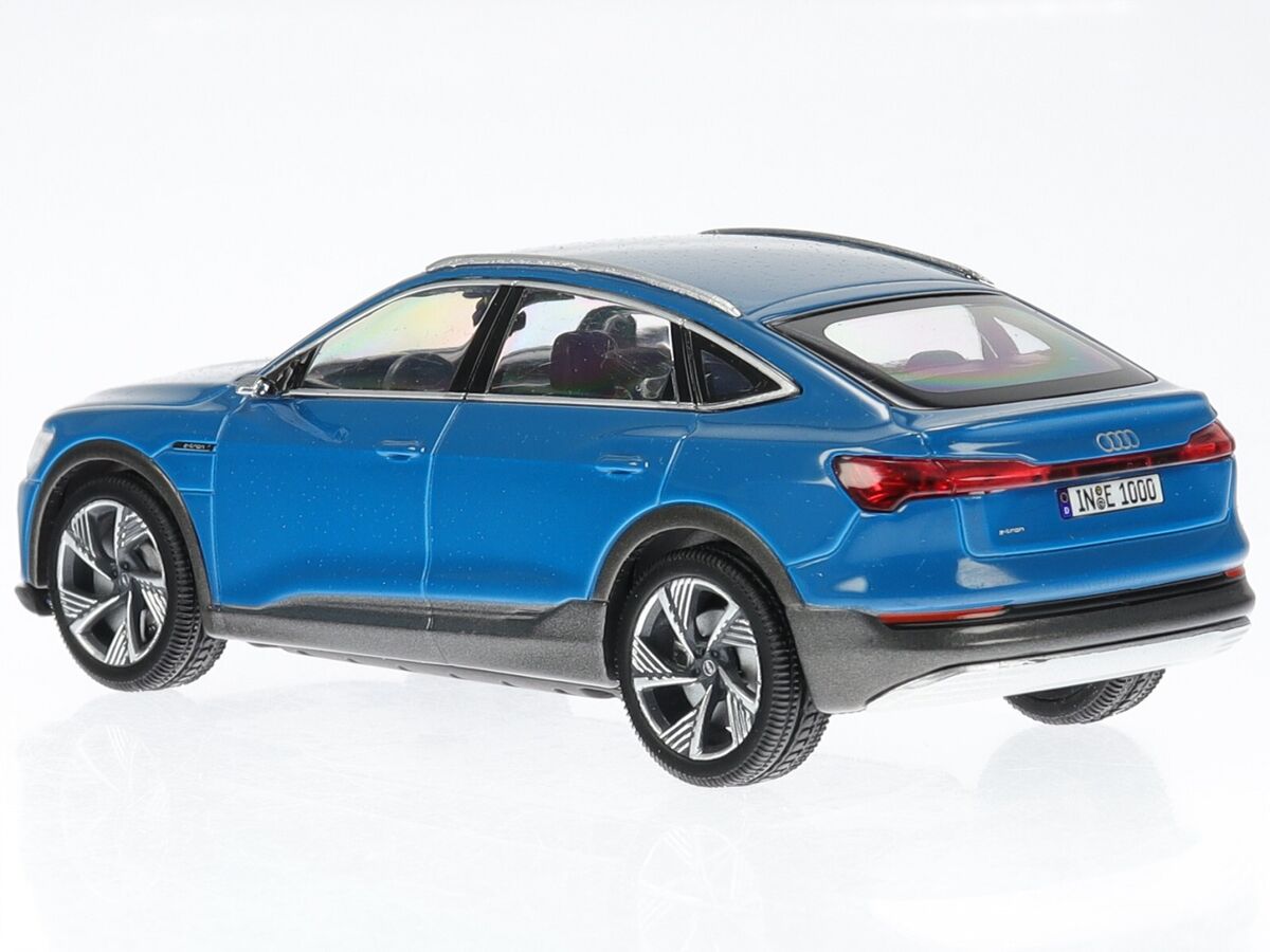 Audi e-tron Sportback antigua blue cu vitrina plexiglass - 1/43 IScale