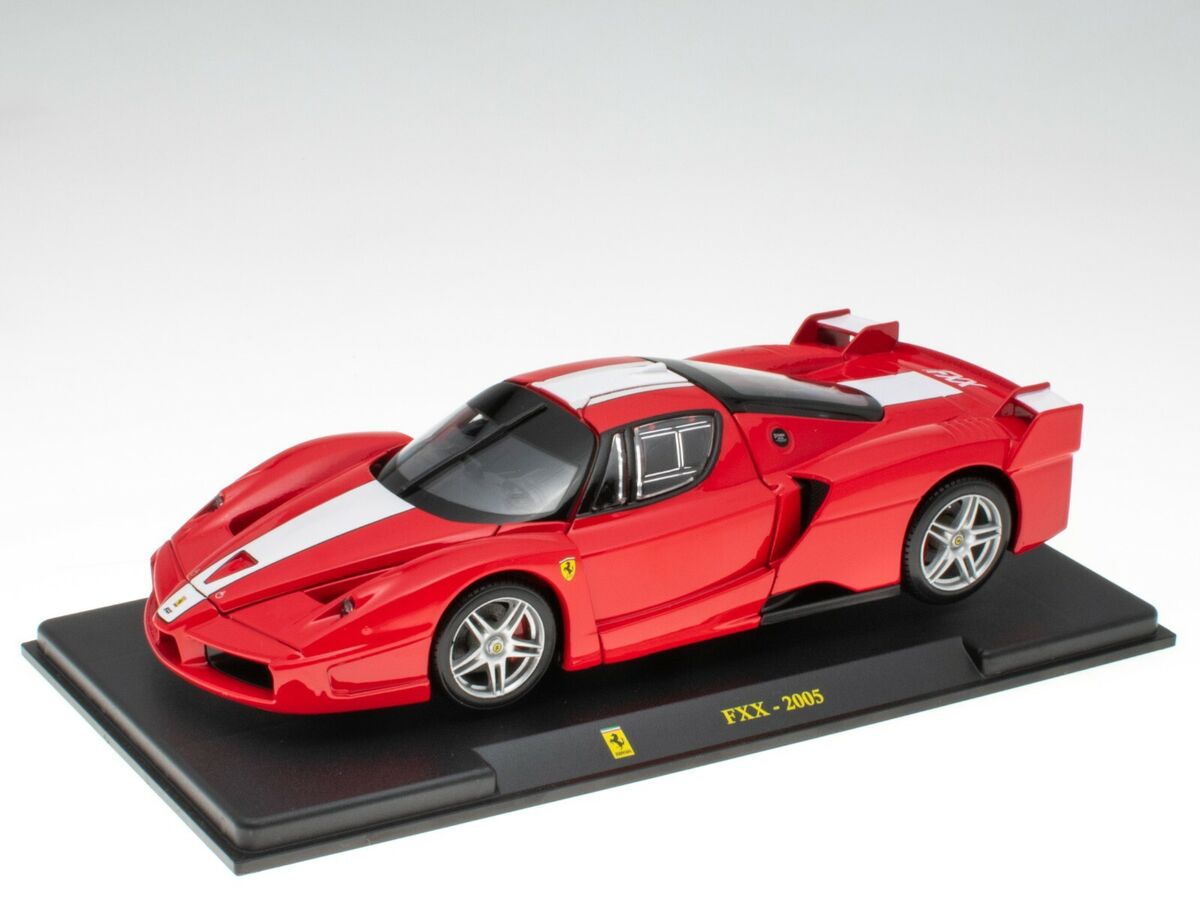 Ferrari FXX 2005 cu vitrina plexiglass - 1/24 Bburago