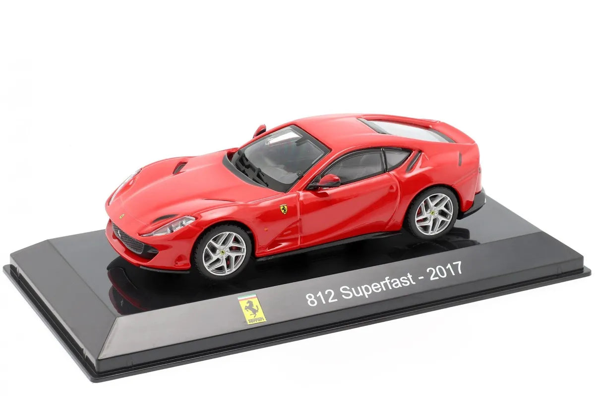 Ferrari 812 Superfast 2017 cu vitrina plexiglass - 1/43 Altaya.