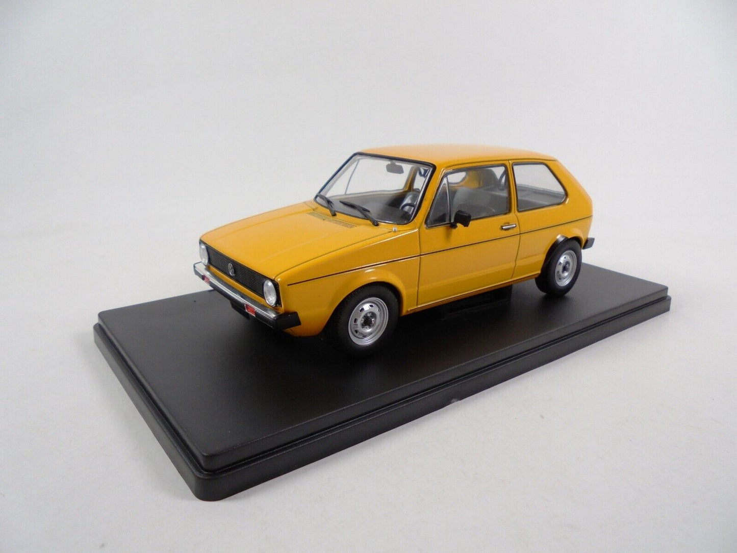 Volkswagen Golf I Caribe galben 1978 - 1/24