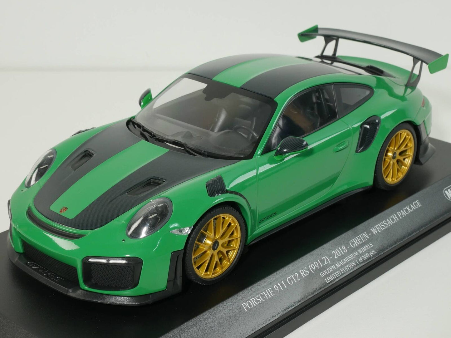 Porsche 911 GT2 RS 2018 verde 1/300pcs - 1/18 MINICHAMPS