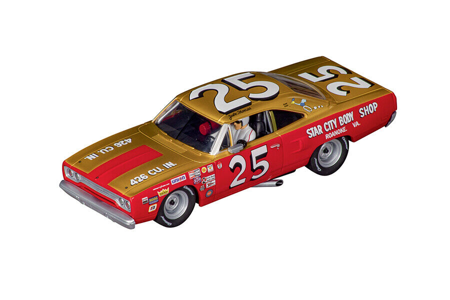 Plymouth Road Runner No.25 cu pilot si vitrina plexiglass pentru pista Carrera - 1/32 Carrera Evolution