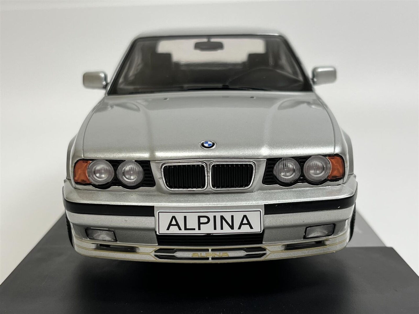 BMW E34 Alpina B10 gri - 1/18 Model Car Group