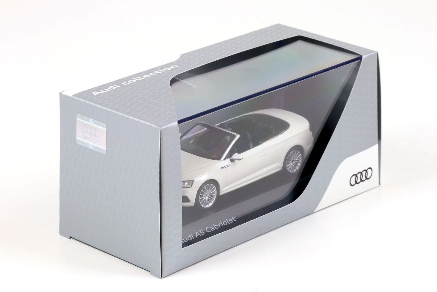 Audi A5 Cabriolet Alb cu vitrina plexiglass - 1/43 Spark