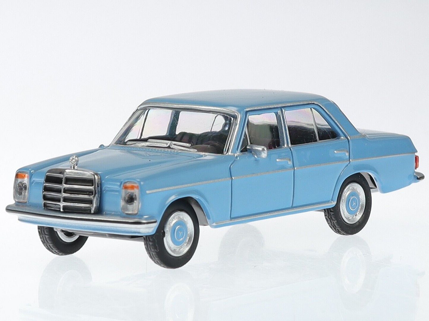 Mercedes-Benz 200 D - 1/64 Schuco