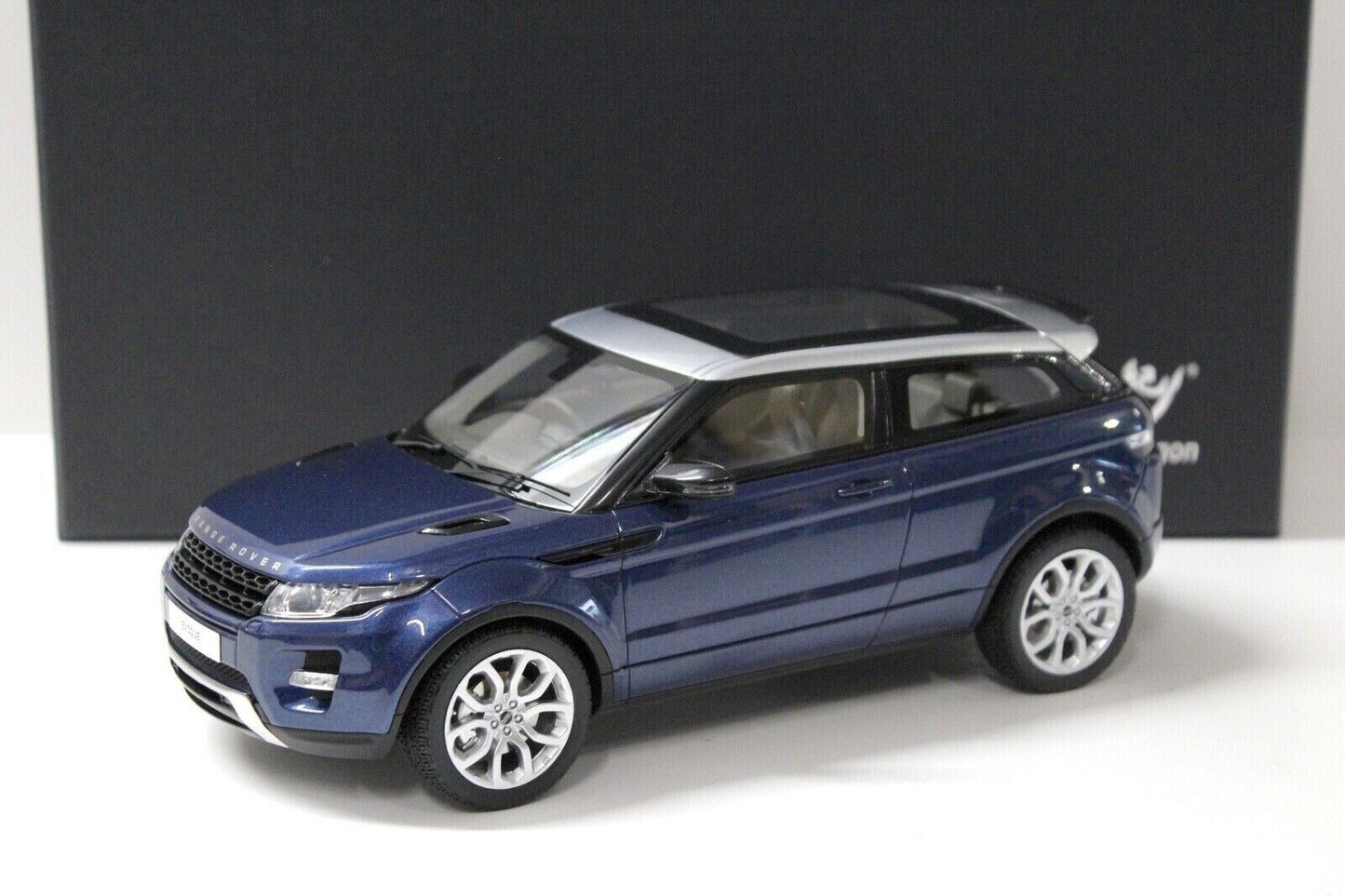 Range Rover Evogue 2011 - 1/18 Century Dragon