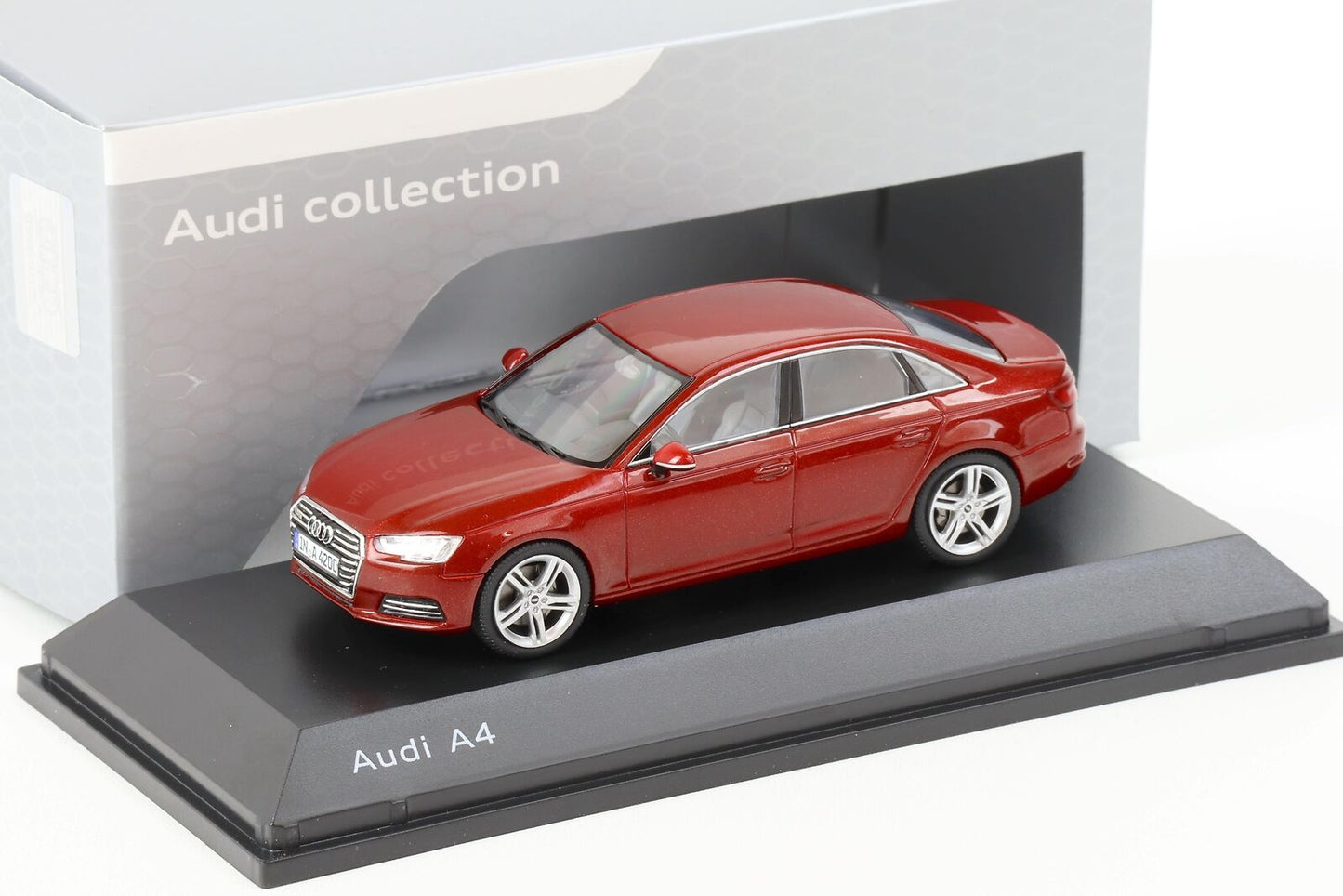 Audi A4 Matador Red cu vitrina plexiglass - 1/43 Spark