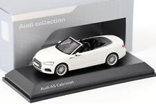 Audi A5 Cabriolet Alb cu vitrina plexiglass - 1/43 Spark