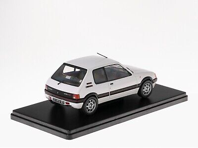 Peugeot 205 GTI 1.9 1985 cu vitrina plexiglass - 1/24 Ixo