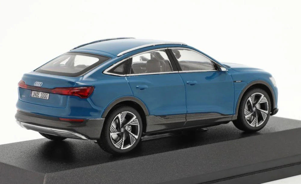 Audi e-tron Sportback antigua blue cu vitrina plexiglass - 1/43 IScale