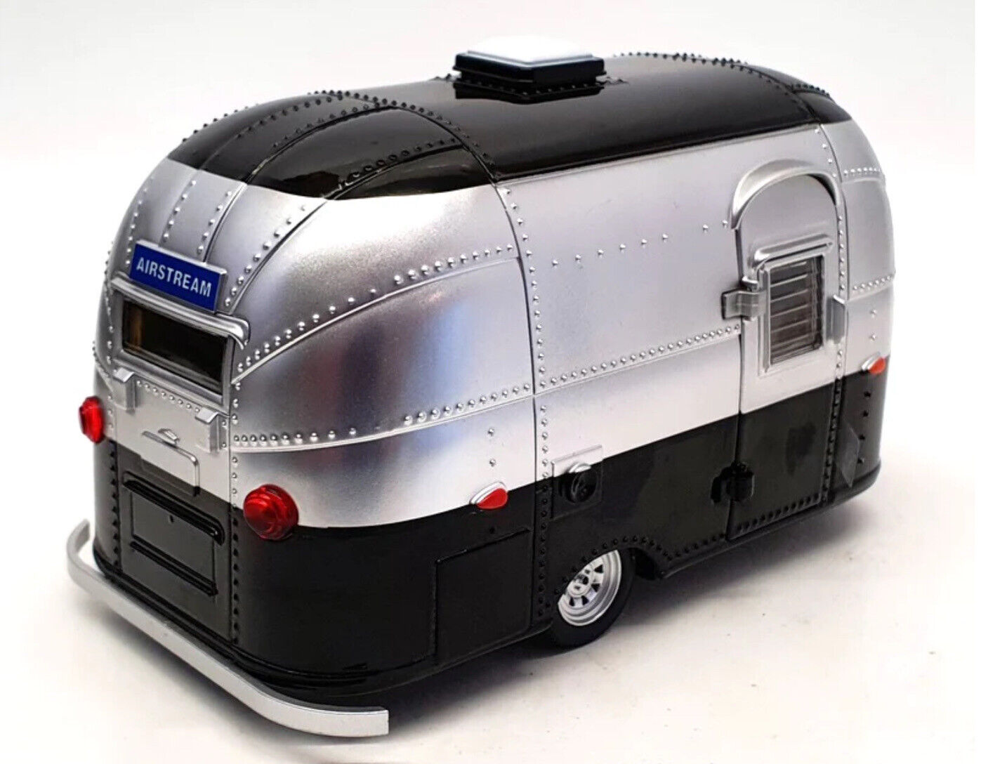 Rulota Airstream 16 Bambi negru/argintiu - 1/24 Greenlight